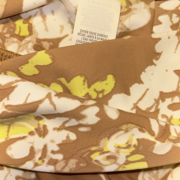 Aerie Cheekiest Coupe Tres
Echancree Bikini Bottom Size M - Picture 9 of 11